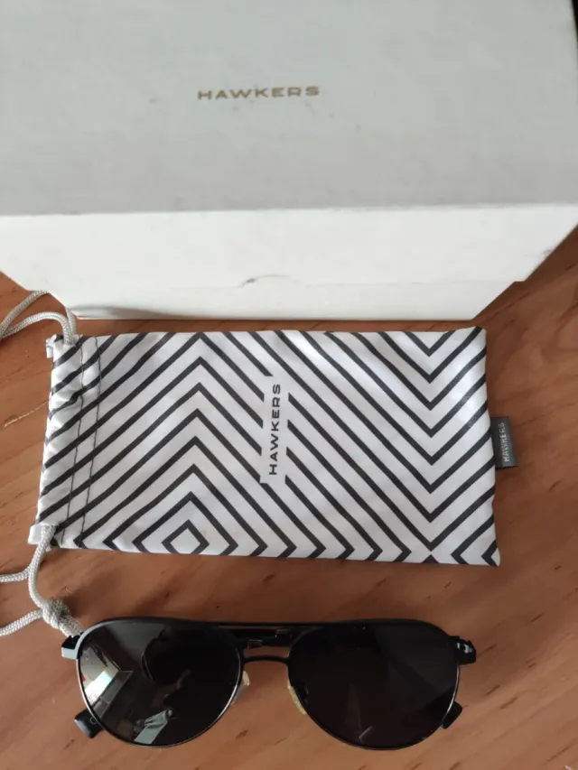 Gafas de sol Hawkers, con su estuche y su funda