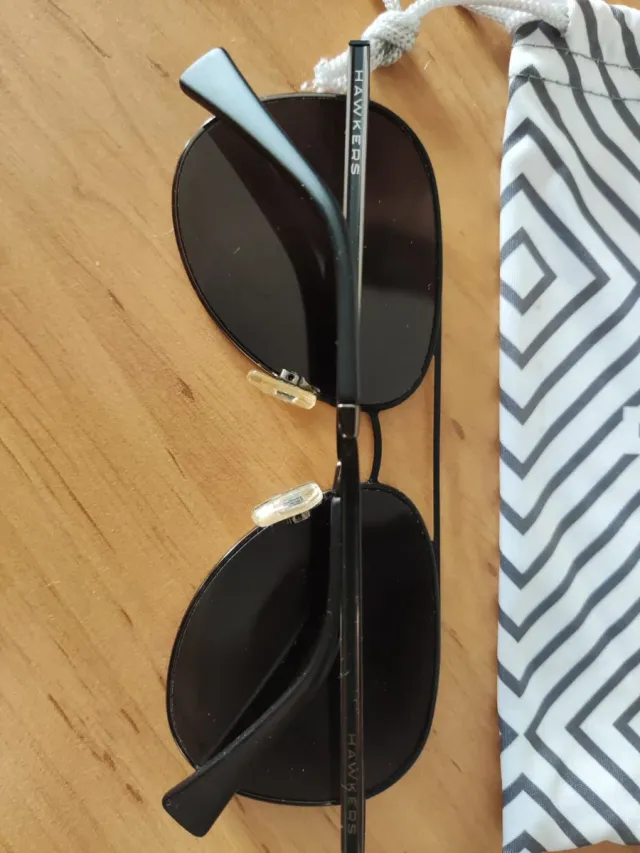 Gafas de sol Hawkers, con su estuche y su funda