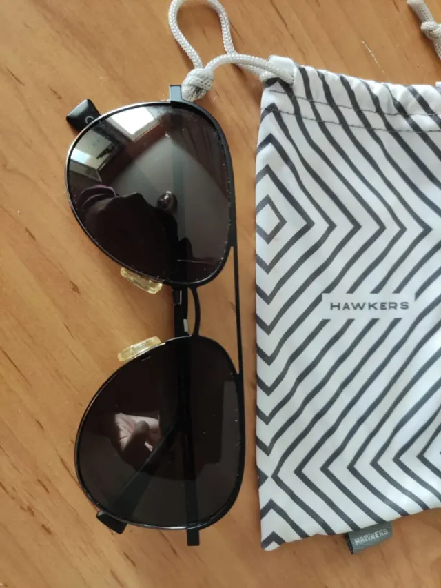 Gafas de sol Hawkers, con su estuche y su funda