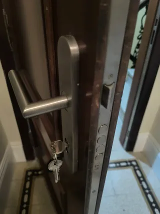 Puerta blindada entrada vivienda. Medidas estándar