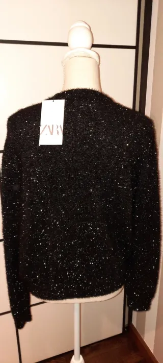 Chaqueta Zara brillante con botones joya
