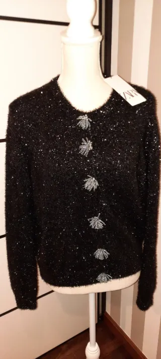 Chaqueta Zara brillante con botones joya