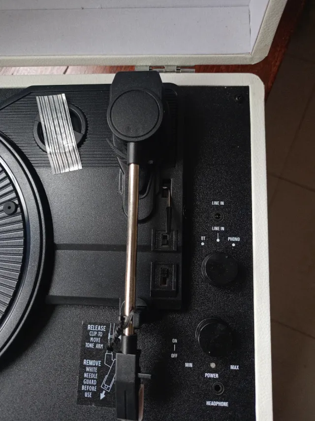 Giradischi da viaggio bianco e nero