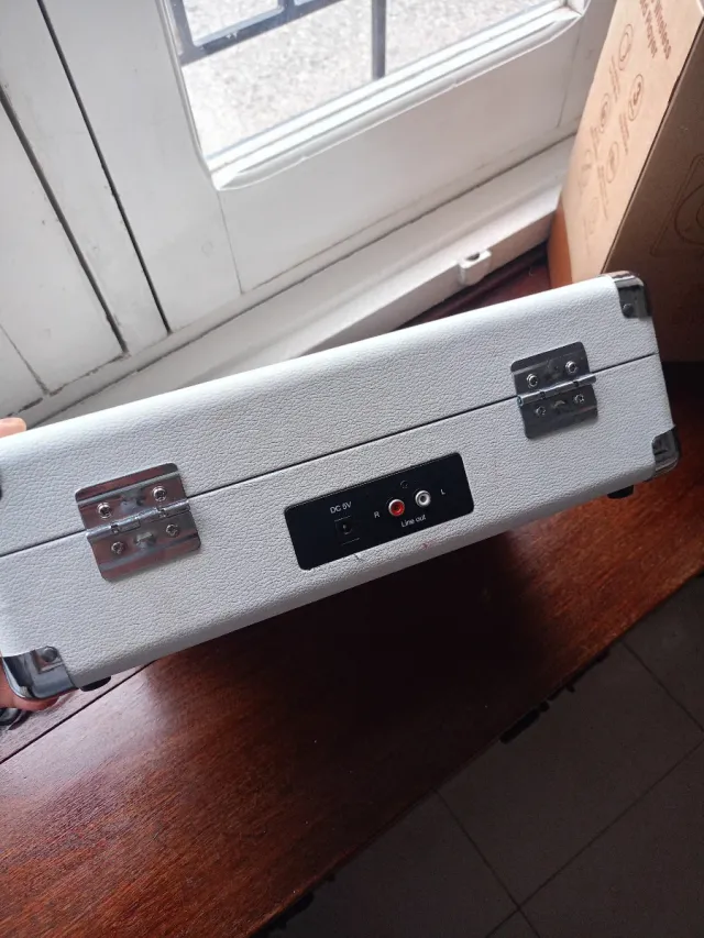 Giradischi da viaggio bianco e nero