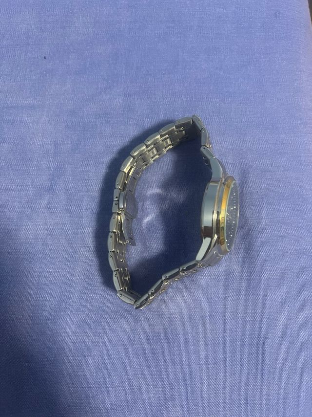 Reloj BENYING oro y plata sin uso