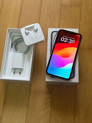 iPhone XR con accessori