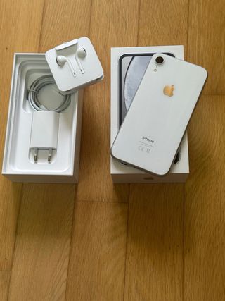 iPhone XR con accessori