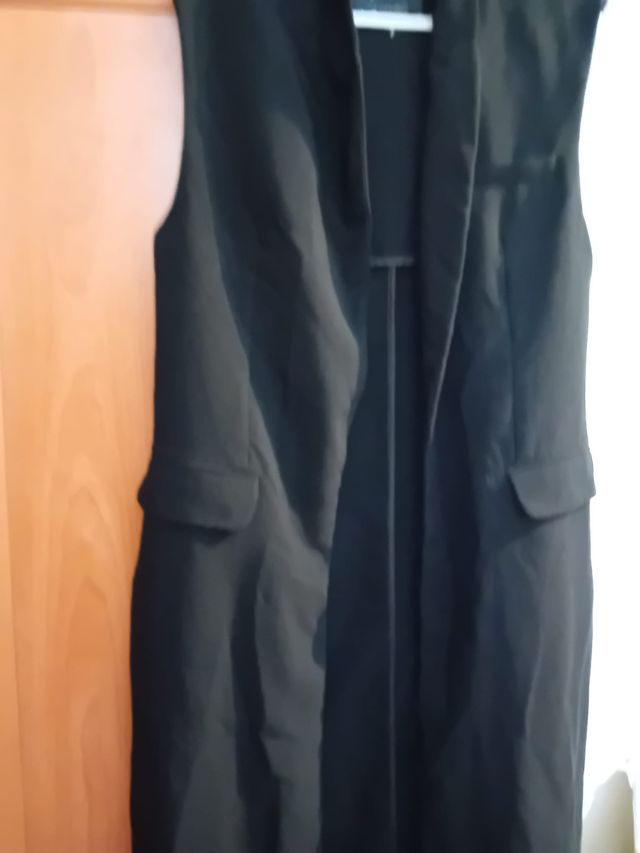 Chaleco largo negro Stradivarius