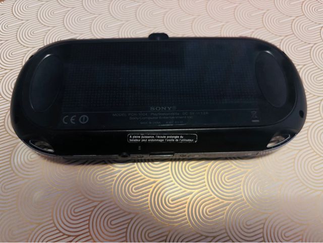 Sony PS Vita + FIFA 13 + Funda
