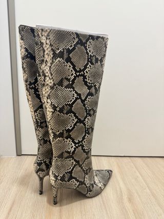 Botas tacón piel sintética serpiente