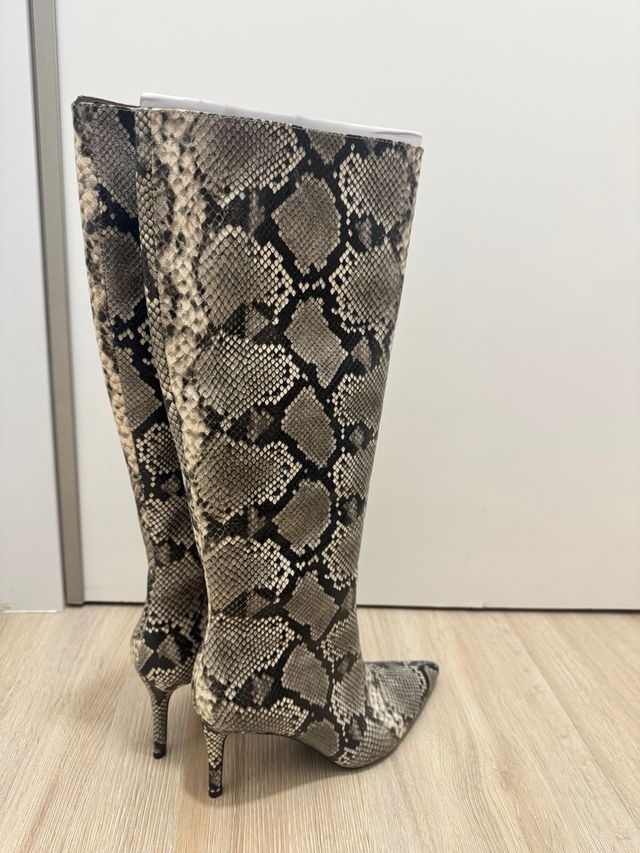 Botas tacón piel sintética serpiente