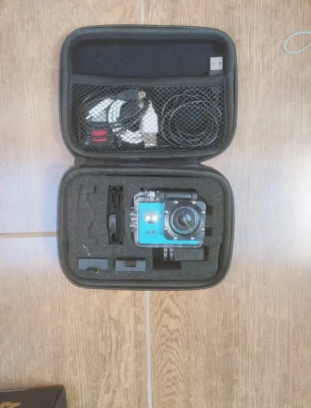 Cámara de Acción 4K Negra y Azul