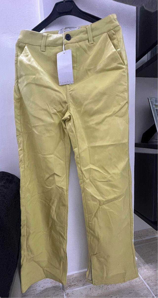Pantalón Bershka amarillo