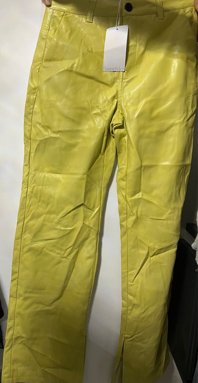 Pantalón Bershka amarillo