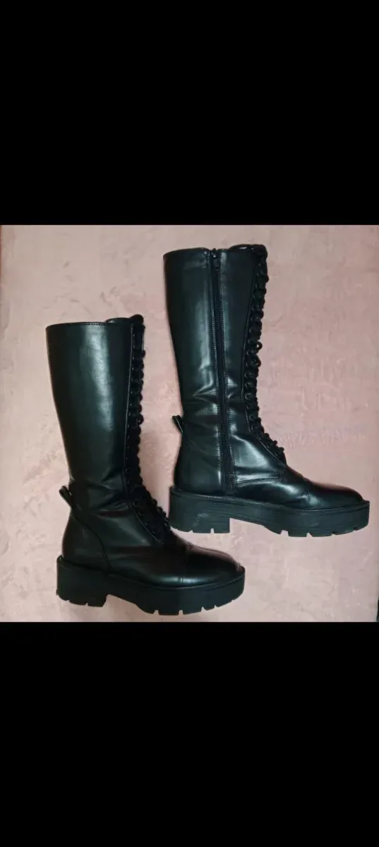 Botas Zara altas negras con cordones