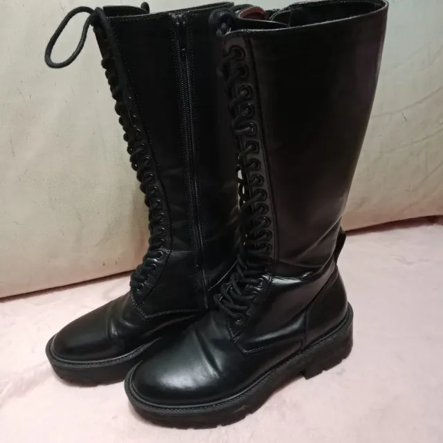 Botas Zara altas negras con cordones