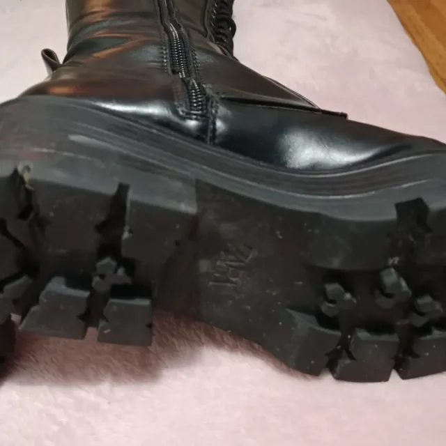 Botas Zara altas negras con cordones