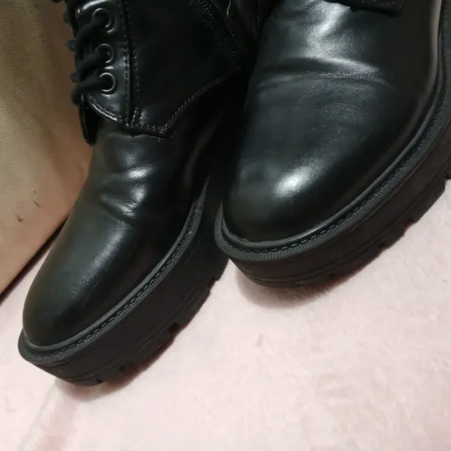 Botas Zara altas negras con cordones