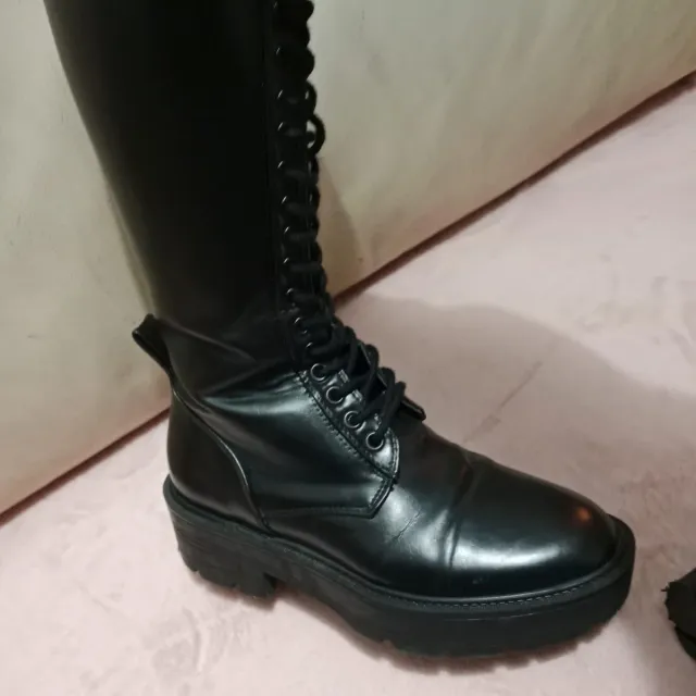 Botas Zara altas negras con cordones