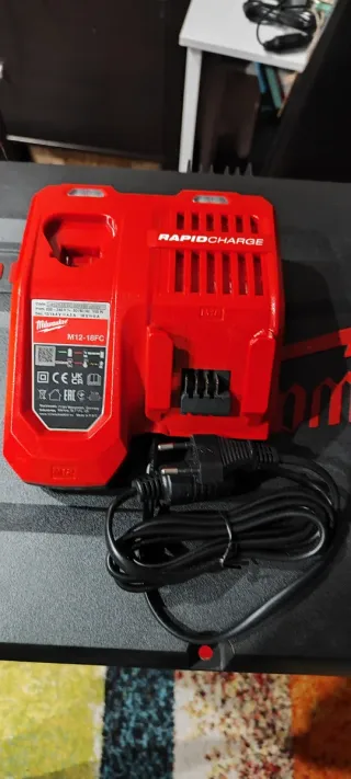Cargador Rápido Milwaukee M12-M18