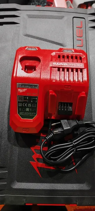 Cargador Rápido Milwaukee M12-M18
