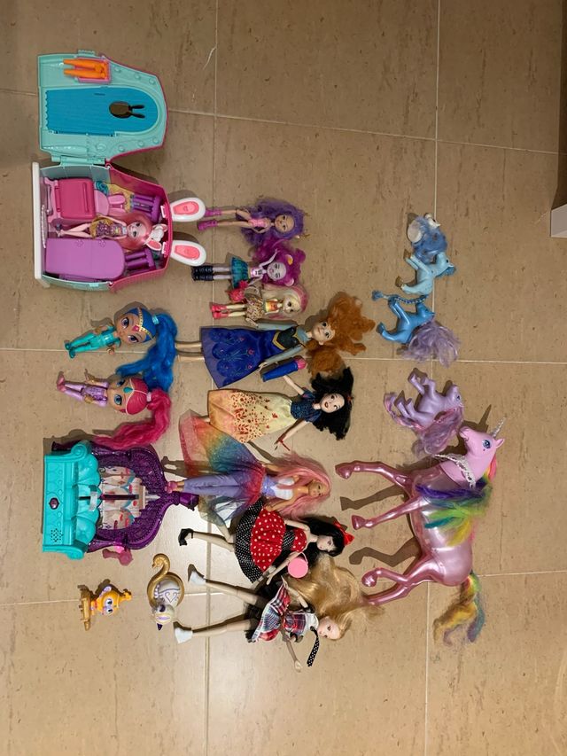Lote Muñecas y Unicornio Mágico