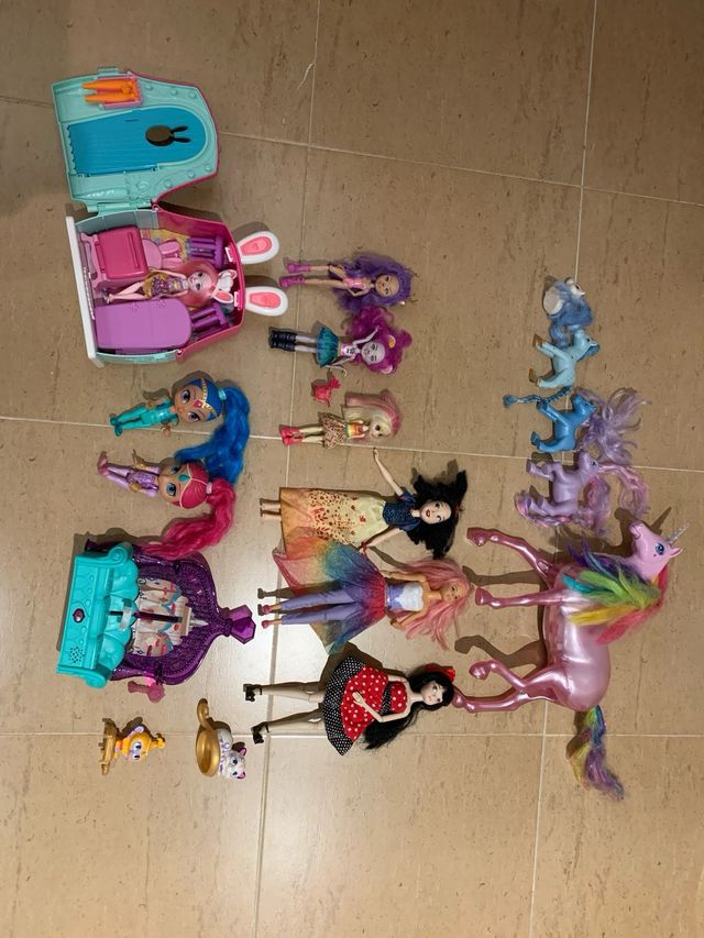 Lote Muñecas y Unicornio Mágico