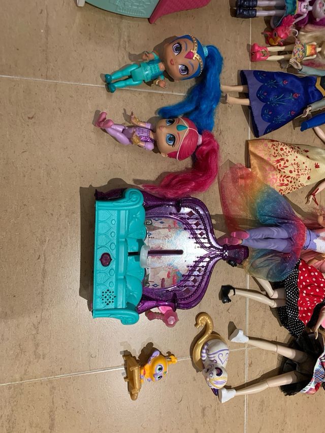 Lote Muñecas y Unicornio Mágico