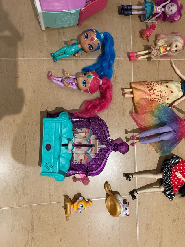 Lote Muñecas y Unicornio Mágico