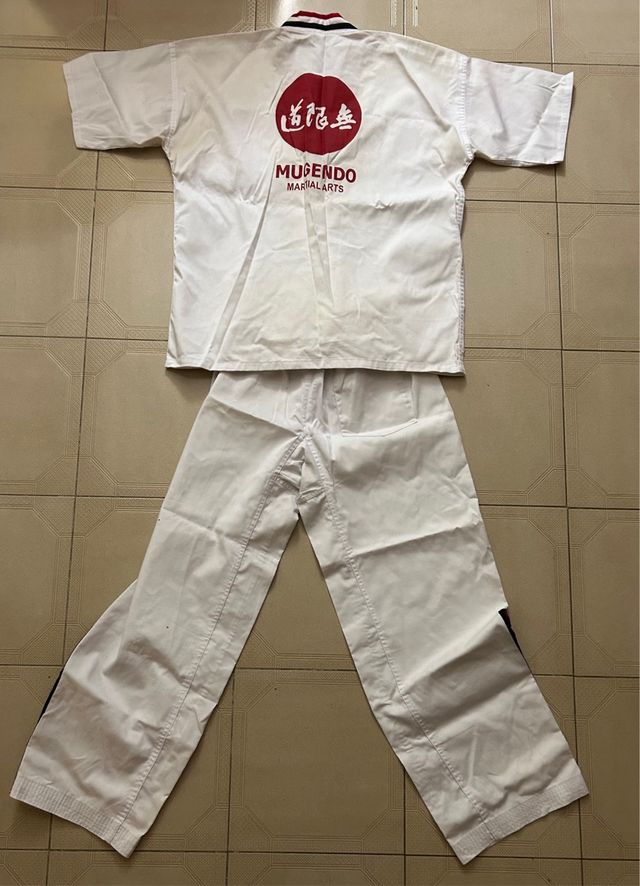 Kimono Artes Marciales Mugendo Blanco talla L