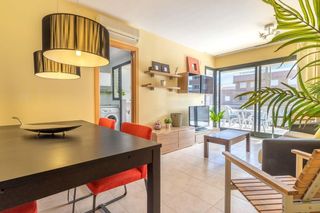 Mesa extensible wengué y 4 sillas