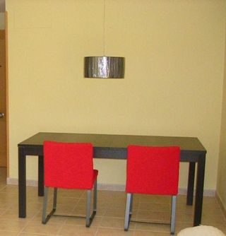 Mesa extensible wengué y 4 sillas