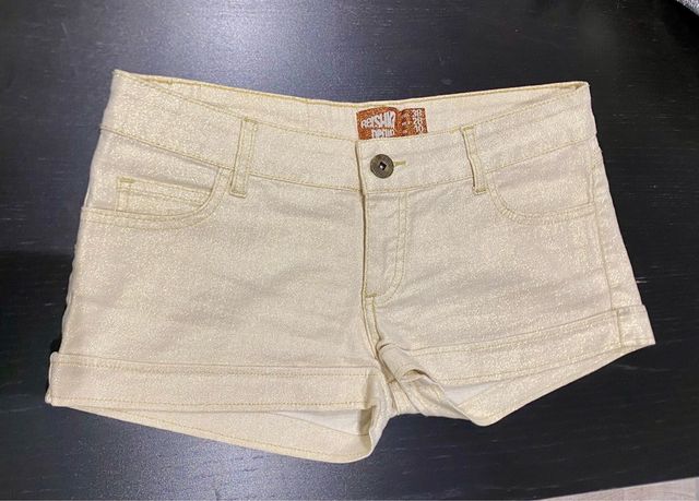 Pantaloni corti dorati brillanti