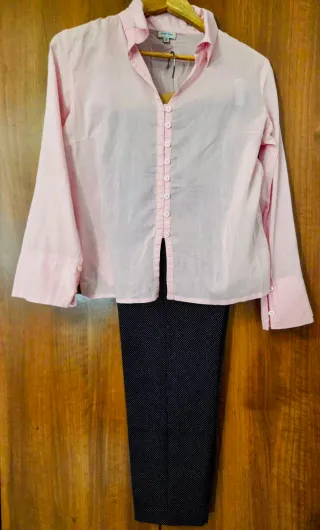 Conjunto Camisa Rosa y Pantalón Negro