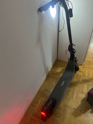 Patinete Nine Bot casi nuevo