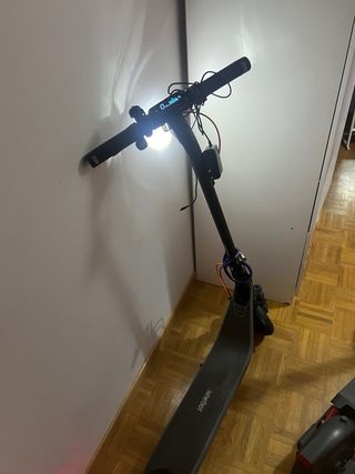 Patinete Nine Bot casi nuevo