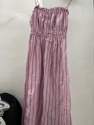 Vestido rosa con rayas