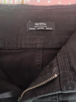 Pantalón pitillo Bershka negro