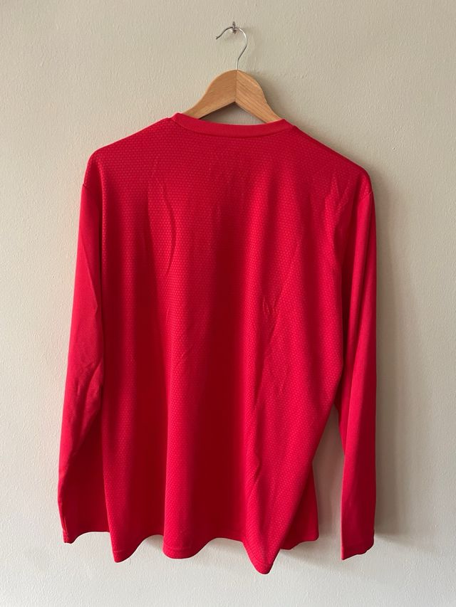 Camiseta deportiva Joluvi roja manga larga