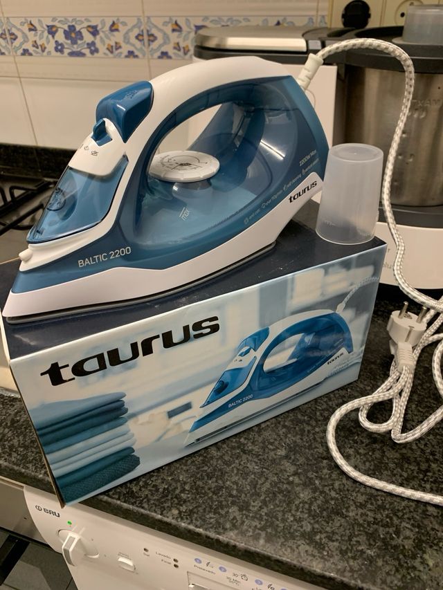 Plancha de vapor Taurus Baltic 2200W