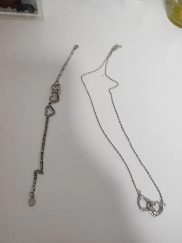 Conjunto colgante y pulsera corazones