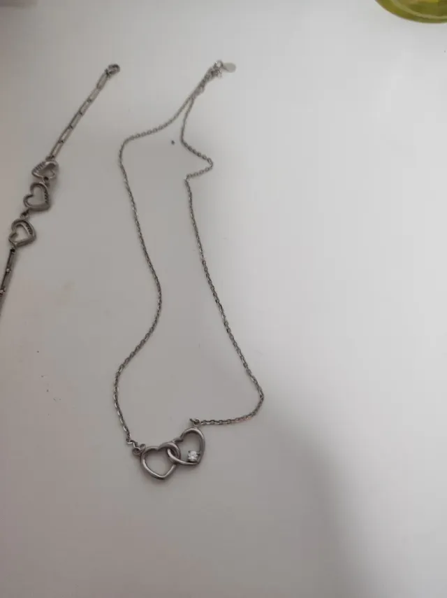 Conjunto colgante y pulsera corazones