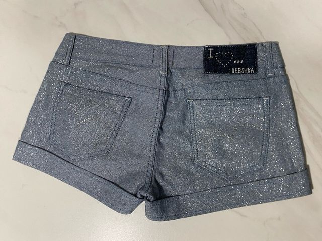 Pantaloni corti argentati brillanti