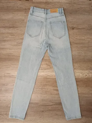 Pantalón vaquero azul claro