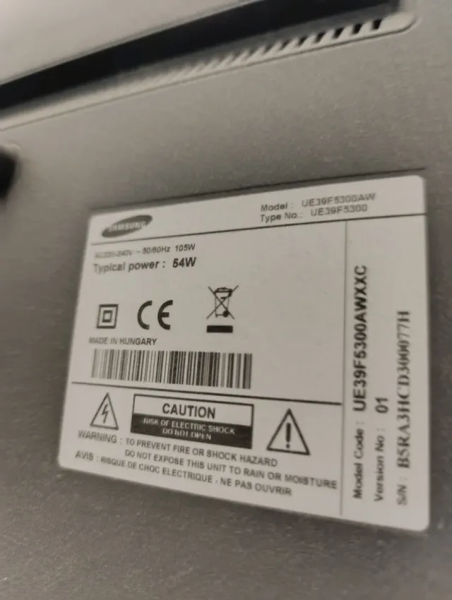 Smart TV Samsung con soporte móvil.