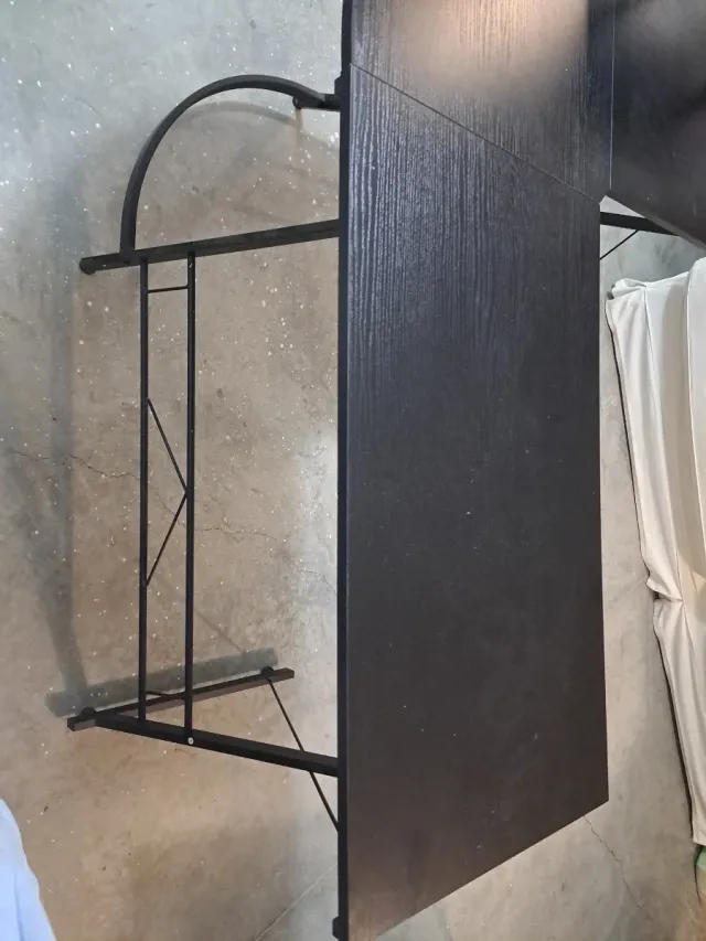 Escritorio negro en L