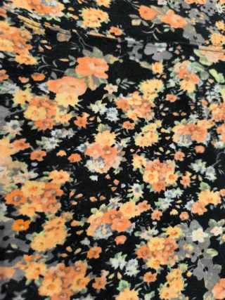 Lote de 4 faldas estampadas y lisa