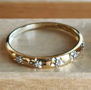 Anillo oro y diamantes flores