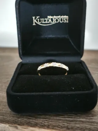 Anillo oro y diamantes flores