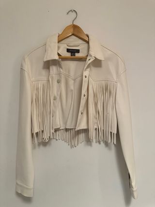 Chaqueta blanca con flecos